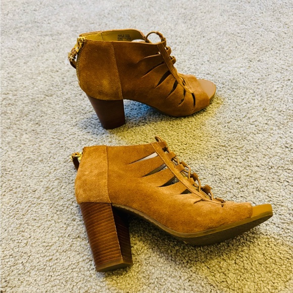 MICHAEL Michael Kors Elsie Cutout Lace-Up Bootie Size 7 - Picture 6 of 8